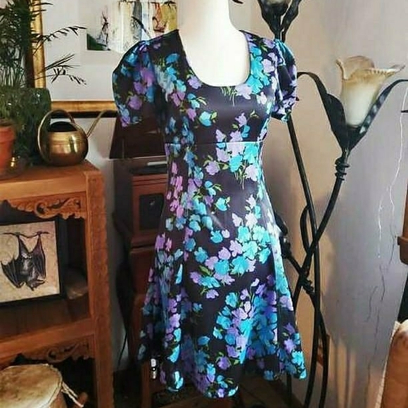Vintage 70s Floral Puff Sleeve Babydoll Mini Dress - Picture 2 of 5